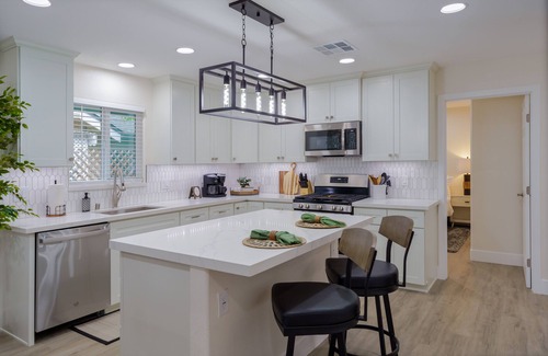 Los Cerritos House | Historic Roseville Retreat with Hot Tub