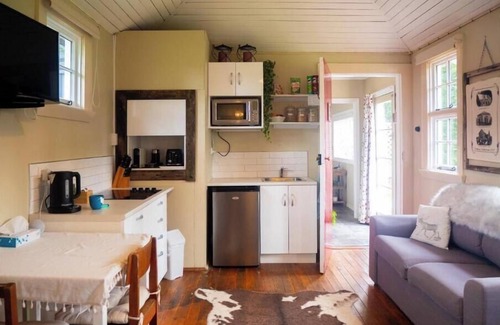 Danseys Pass House | Historic School in rural Oamaru with farm animals and outdoor baths