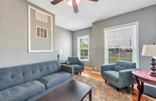 Southwest Garden House | Historic St Louis Community living with 4 queen beds