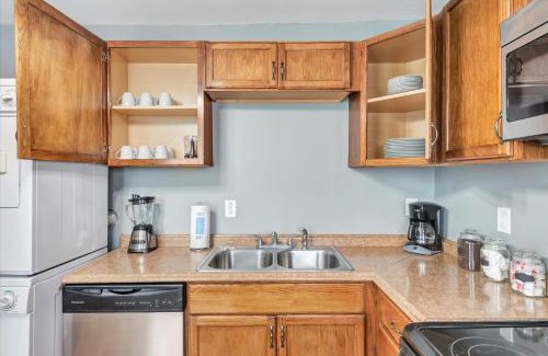 Southwest Garden House | Historic St Louis Community living with 4 queen beds
