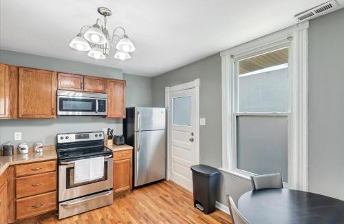Southwest Garden House | Historic St Louis Community living with 4 queen beds