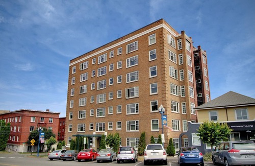 Stadium District Apartment | Historic Stadium Area Vacation Rentals!
