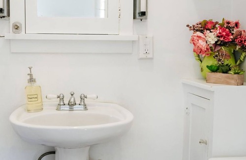 Oak Glen Bed & Breakfast | Historic Stone Oak Manor Bed & Breakfast