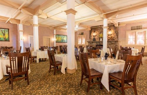 Brownfield Hotel | Historic Summit Inn