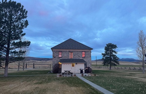 Ennis House | Historic Thextondale - Historic stone homestead on Madison River Property!