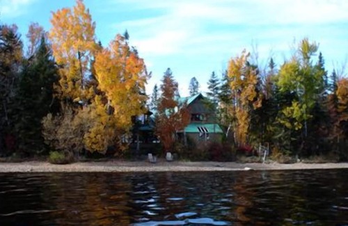 Beaulac-Garthby Cottage | Historic Timber Frame Chalet, Spa with Cinema at Camp Comfort