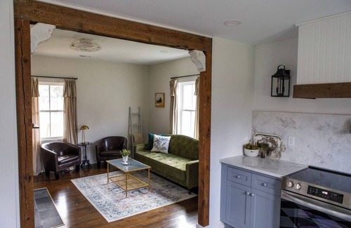 Goode House | Historic Train House: Sauna, Spa shower, gas fireplace, disc golf