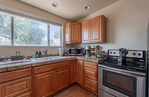 Blenman-Elm Apartment | Historic Tucson Studio + 1BA Near UA & UMC - Low Summer Rates! 🏡
