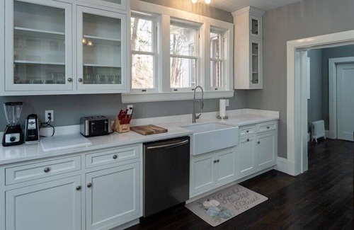 Springfield House | Historic Vermont Mansion Ideal 4 Retreats & Events
