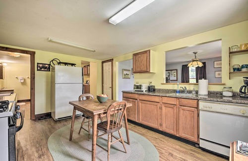 Granville House | Historic Vermont Ski House w/Mountain Views!