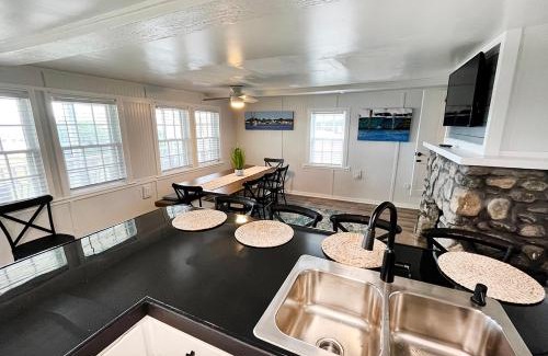 Swansboro House | Historic Waterfront, Downtown, Boat Slip Avail