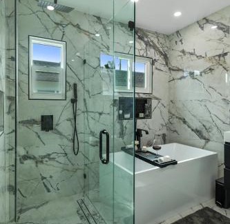 Lake Worth Villa | Historic Waterfront estate With Yard & Modern Kitchen