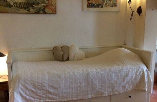 Utrecht City Center Bed & Breakfast | Historic Wharf apartment on the canal in the city center