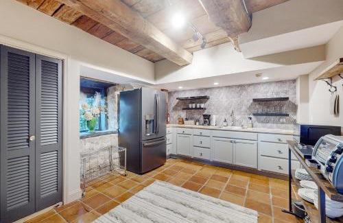 Mays Chapel House | Historic White Manor