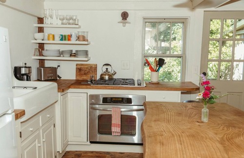 Northampton House | Historic Williams House 2-bedroom downtown Northampton with AC, WiFi