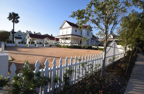 Greater Heights House | Historic Yale House 5/3.5 @ Houston Heights