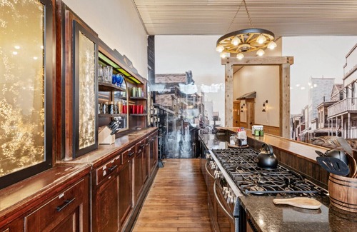 Ashton House | Historic Yellowstone Saloon | Sleeps 25 + Hot Tub