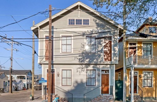 Faubourg Delassize House | Historical Charm with Modern Touch 5 Bedrooms 4 Bathrooms, Centrally Located