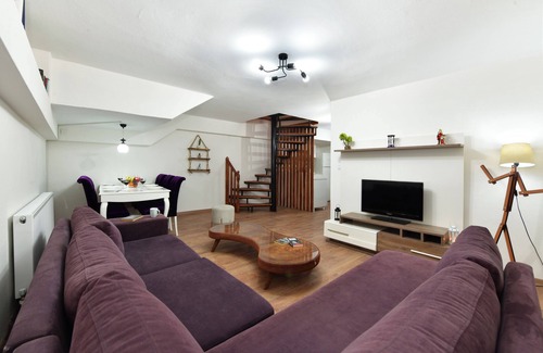 Pera Apartment | Historical Cozy Dublex Wood Apt at Galata