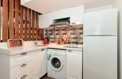 Pera Apartment | Historical Cozy Dublex Wood Apt at Galata