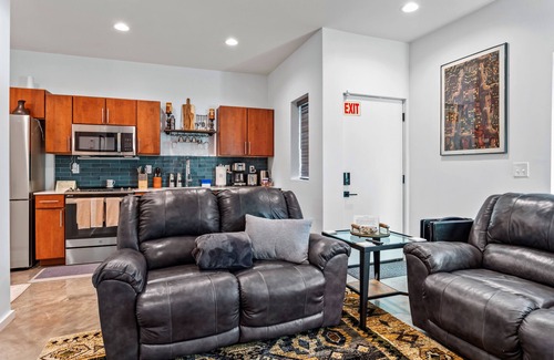 Chattanooga Condo | Historical Downtown, Private, Self-check-in, 1 car Parking, 1King & 1Queen beds