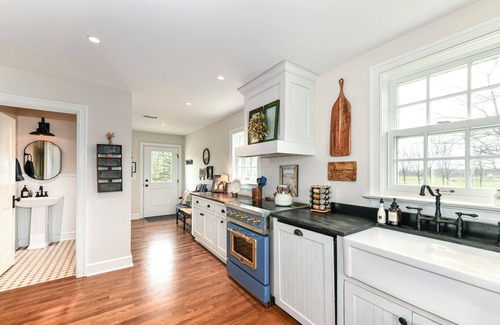 Sheridan House | Historical Homestead in peaceful farmland, only minutes away from Grand Park!