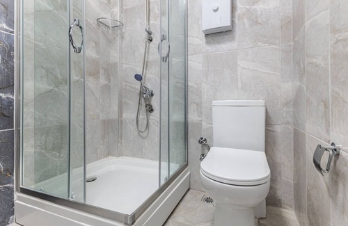 Rasimpasa House | Historical Hotel Room with a Backyard in Kadikoy