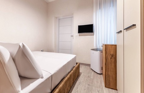 Rasimpasa House | Historical Hotel Room with a Backyard in Kadikoy