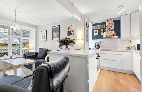 Sandviken Apartment | Historical Sandviken Smart TV - Washer Dryer