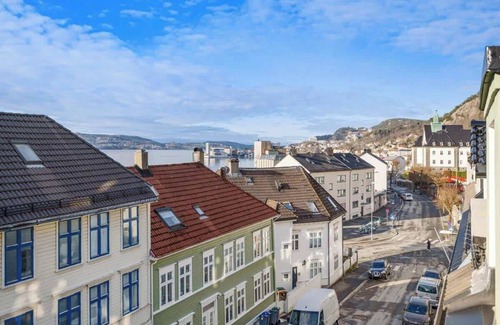 Sandviken Apartment | Historical Sandviken Smart TV - Washer Dryer