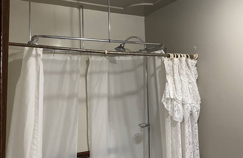 Jamestown House | Historical Victorian Style House Transport you back in time with Claw tubs