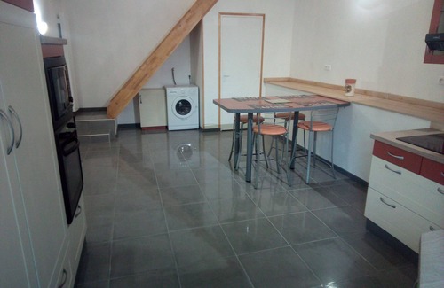 Saint-Nicolas-de-Pierrepont House | hite cottage in saint nicolas de pierrepont