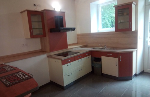 Saint-Nicolas-de-Pierrepont House | hite cottage in saint nicolas de pierrepont