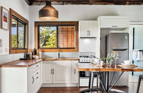 Coramba Apartment | Hitching Rail Hut - Romantic Rural Retreat with Outdoor Bath