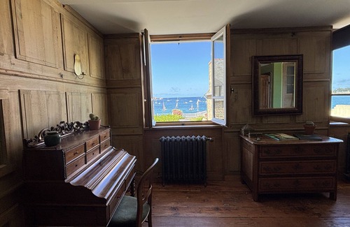 Penvenan House | hjem · Port Blanc A breathtaking setting facing th