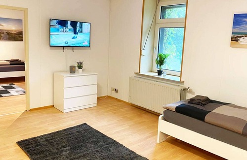 Bedburg-Hau Apartment | HÖ01 large apartment with dryer and washing machine