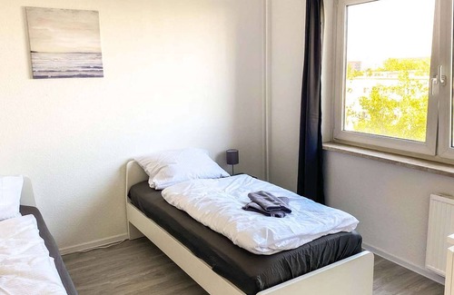 Stadtbezirk West Apartment | HÖ01 large apartment with dryer and washing machine