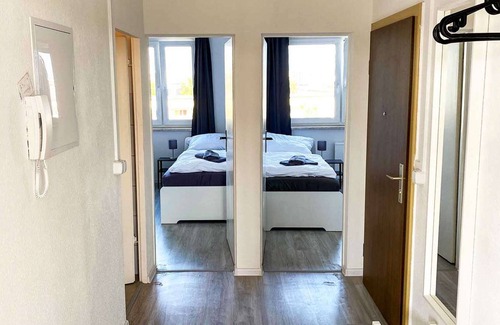 Stadtbezirk West Apartment | HÖ01 large apartment with dryer and washing machine
