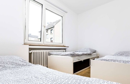 Nippes Apartment | HÖ01 large apartment with dryer and washing machine