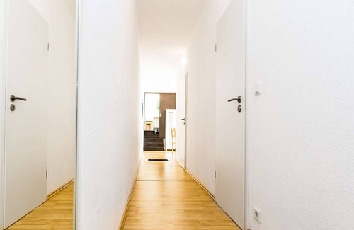 Nippes Apartment | HÖ01 large apartment with dryer and washing machine