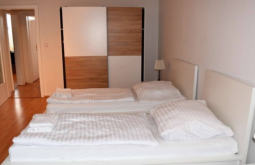 Dreikonigenviertel Apartment | HÖ01 large apartment with dryer and washing machine