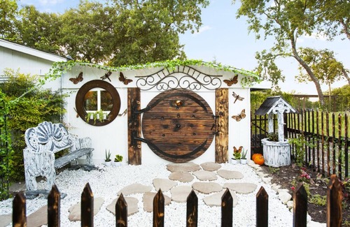 Fairview House | Hobbit House - Couples Hideaway