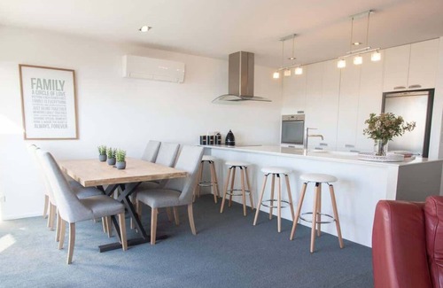 New Plymouth Apartment | Hobson Hot Spot - enjoy stunning sea views