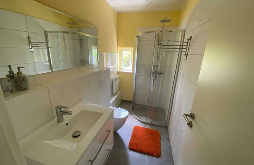 Loddin House | Hochwertig, Moderne und Gemütliche Ferienwohnung mit 65qm für Drei Personen