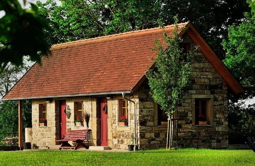 Feuchtwangen Apartment | Hochwertiges Urlaubsziel mit großer Außenanlage