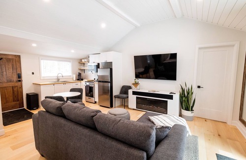 Mono Cottage | Hockley Valley Cozy Cottage