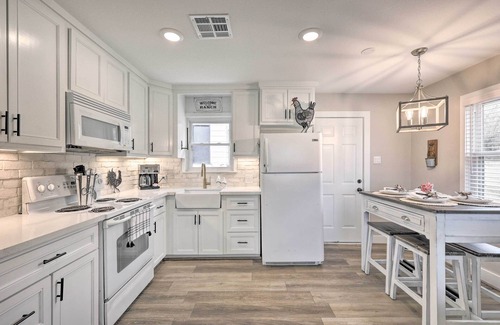 Hodgen Cottage | Hodgen Cottage on 650 Acres, Cozy & Scenic