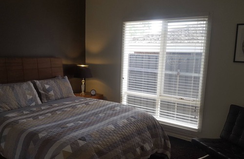 Quarry Hill House | HogmortHomes 2 BR 1km CBD 5 Stars Pet Friendly