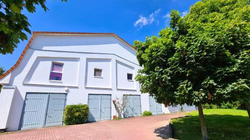 Schwanbeck Apartment | HoLa Auszeit - ehemalige Scheune am Dassower See