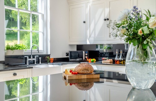 Inchbrook House | Holcombe House - Five Bedroom House, Sleeps 11